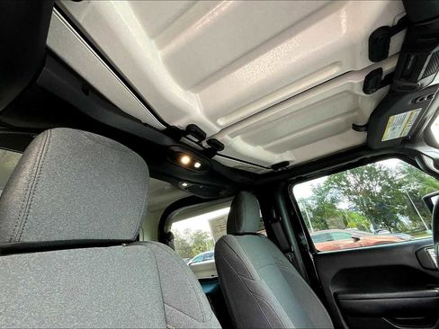 Used 2024 Jeep Wrangler Sport S image 12