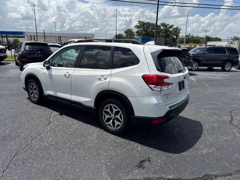 Used 2019 Subaru Forester Premium w/ All-Weather Package AWD/4WD image 4