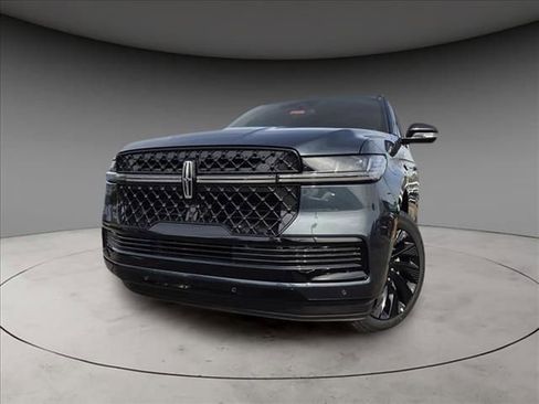 New 2025 Lincoln Navigator Reserve w/ Jet Appearance Package image 2