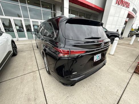 Certified 2021 Toyota Sienna XSE w/ XSE Plus Package AWD/4WD image 7