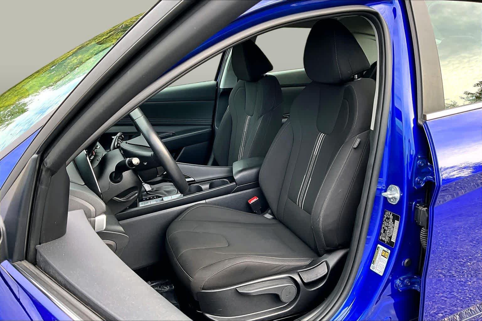 Used 2025 Hyundai Elantra SEL FWD image 8