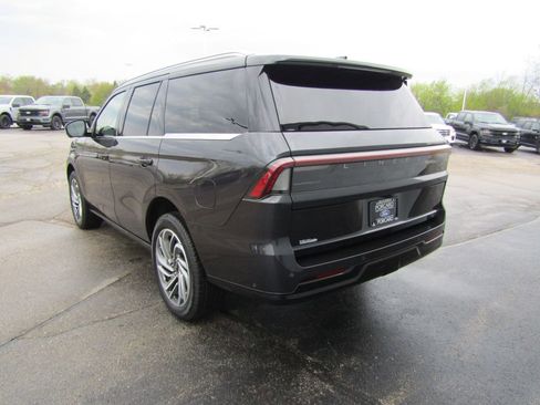 Used 2025 Lincoln Navigator Reserve AWD/4WD image 5