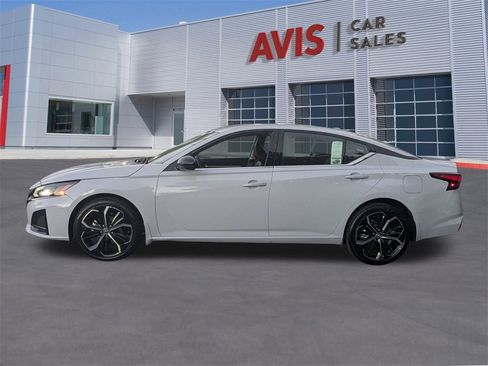 Used 2025 Nissan Altima 2.5 SR image 11