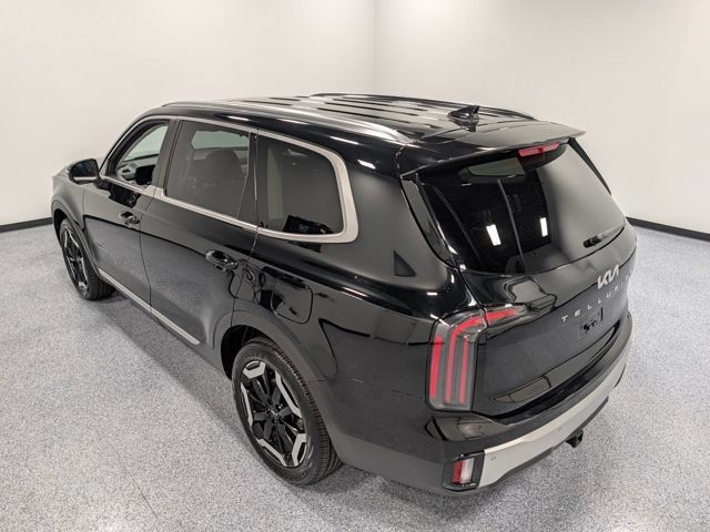 Used 2024 Kia Telluride EX w/ EX Captain's Chair Package FWD image 6