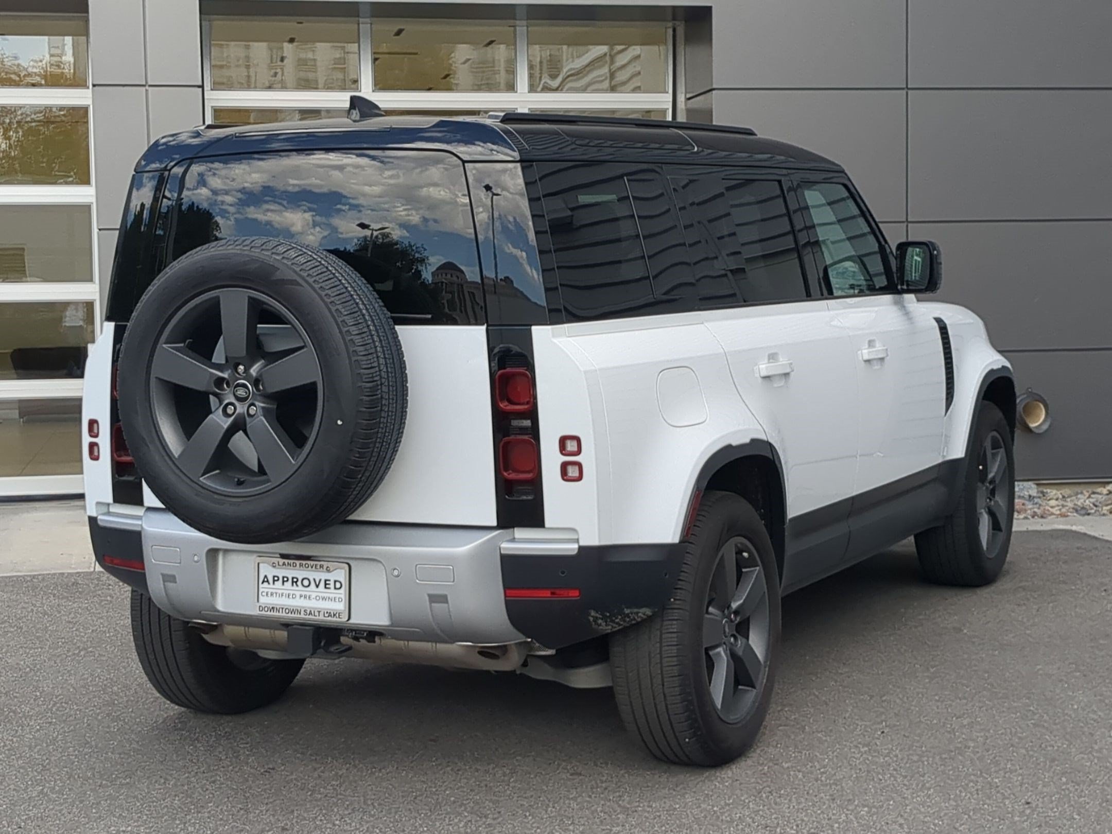Used 2025 Land Rover Defender 110 S AWD/4WD image 7