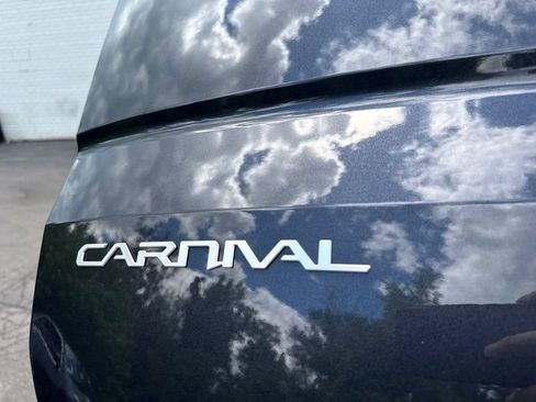 Used 2024 Kia Carnival LX FWD image 18