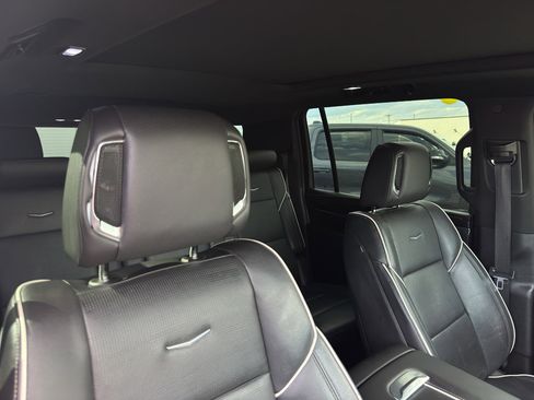 Used 2023 Cadillac Escalade ESV Sport w/ LPO, ONYX Package AWD/4WD image 12
