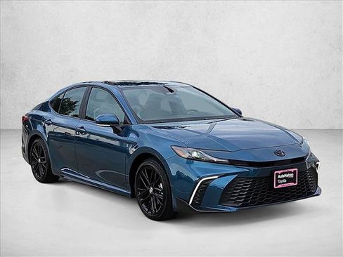 Used 2026 Toyota Camry SE w/ Convenience Package FWD image 3