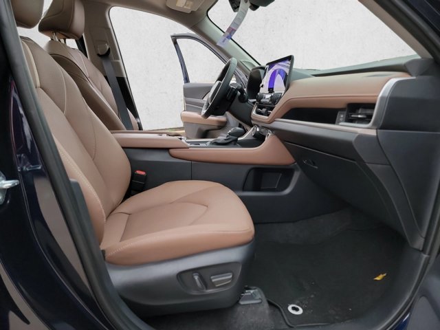 Used 2026 Toyota Grand Highlander AWD image 25