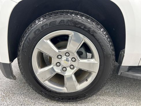 Used 2017 Chevrolet Suburban LT RWD image 8