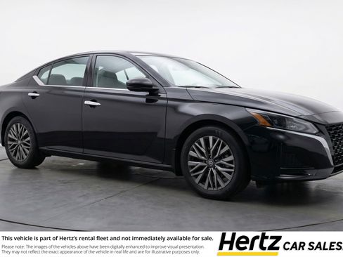 Used 2025 Nissan Altima 2.5 SV image 1