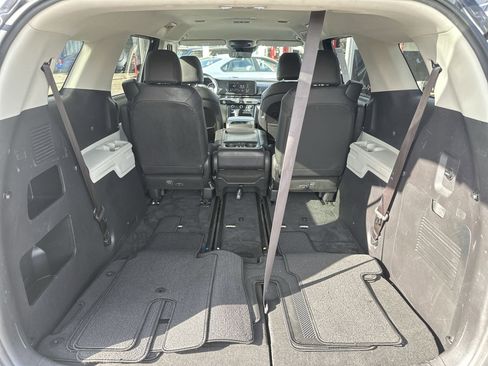 Used 2024 Kia Carnival LX FWD image 19