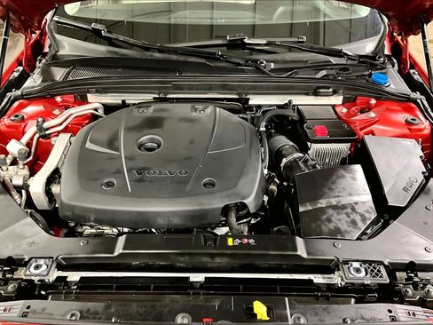 Used 2020 Volvo V60 T5 Cross Country w/ Protection Package image 32