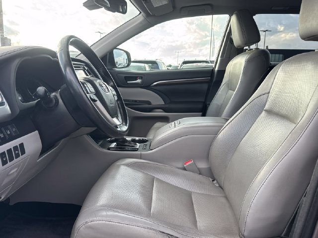 Used 2015 Toyota Highlander Limited w/ Driver Technology Package AWD/4WD image 20