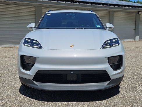 Certified 2025 Porsche Macan 4 Electric AWD/4WD image 10