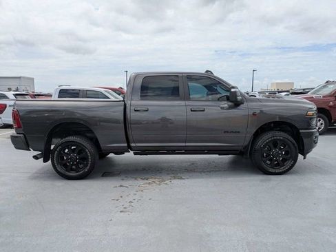 Used 2025 RAM 2500 Laramie AWD/4WD image 2