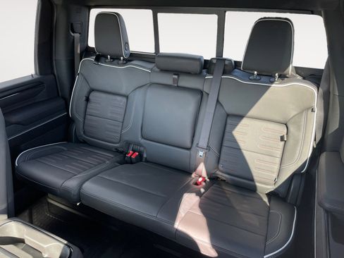 Used 2025 GMC Sierra 2500 AT4X image 24