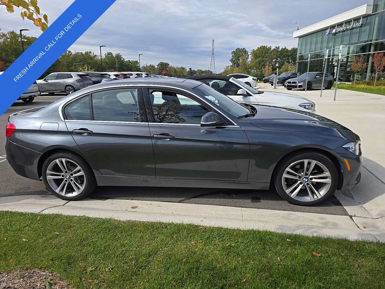 Used 2018 BMW 330i xDrive Sedan AWD/4WD image 11