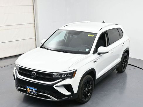Used 2022 Volkswagen Taos SE AWD/4WD image 37