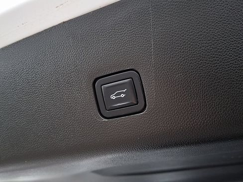 Used 2023 Chevrolet Traverse LT AWD/4WD image 28