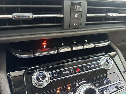 Used 2021 Lincoln Corsair Reserve image 20