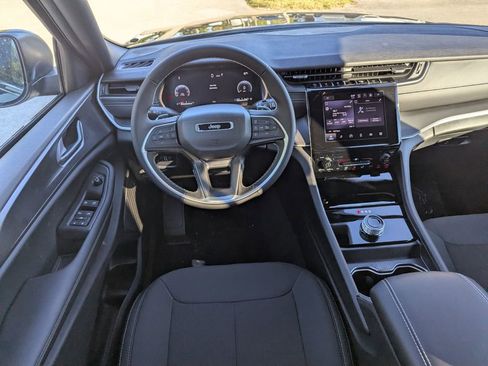 New 2025 Jeep Grand Cherokee Laredo image 10