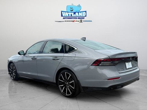 Used 2024 Honda Accord Touring image 3