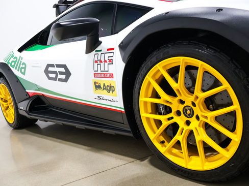 Used 2024 Lamborghini Huracan Sterrato AWD/4WD image 23