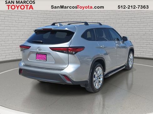 Used 2023 Toyota Highlander Limited image 5
