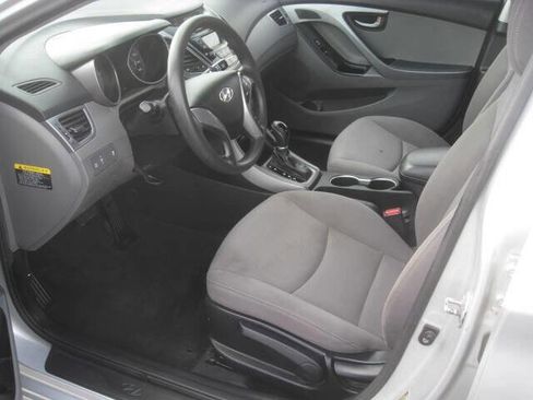 Used 2016 Hyundai Elantra SE image 12