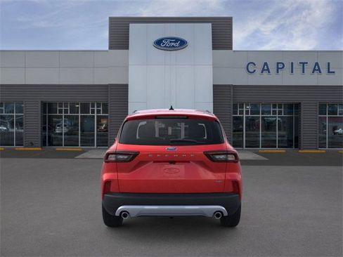 Used 2024 Ford Escape SE image 5
