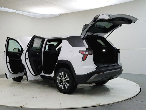 New 2026 Chevrolet Equinox LT w/ Safety and Technology Package image 11