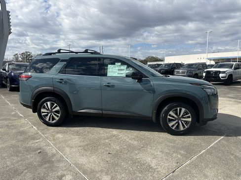 New 2026 Nissan Pathfinder SL image 7