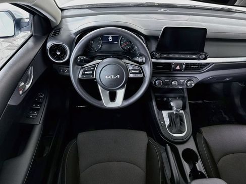 Used 2024 Kia Forte LXS w/ LXS Technology Package FWD image 4