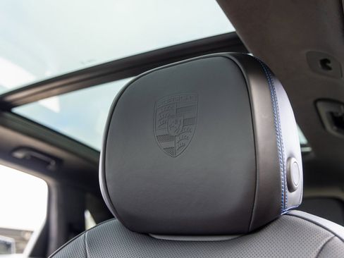 Certified 2025 Porsche Cayenne GTS image 32