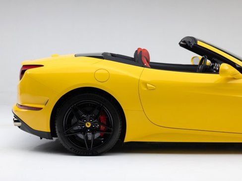 Used 2016 Ferrari California T image 37