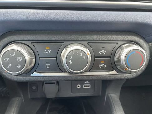 Used 2024 Nissan Versa SV FWD image 33