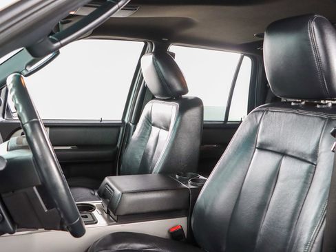 Used 2017 Ford Expedition XLT image 25