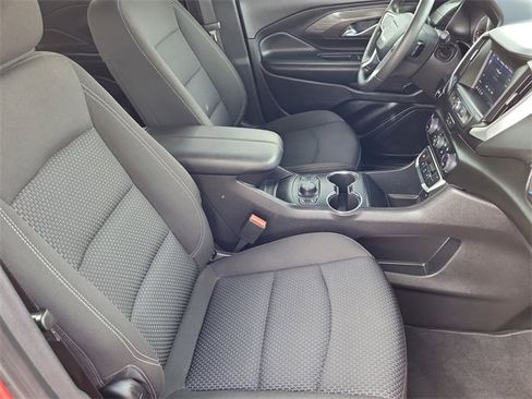 Used 2024 GMC Terrain SLE w/ Driver Convenience Package image 11