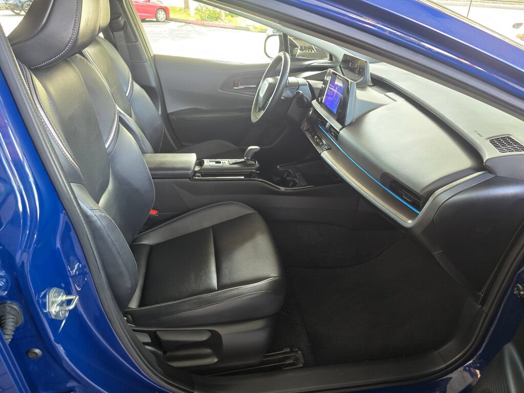 Used 2024 Toyota Prius XLE FWD image 10