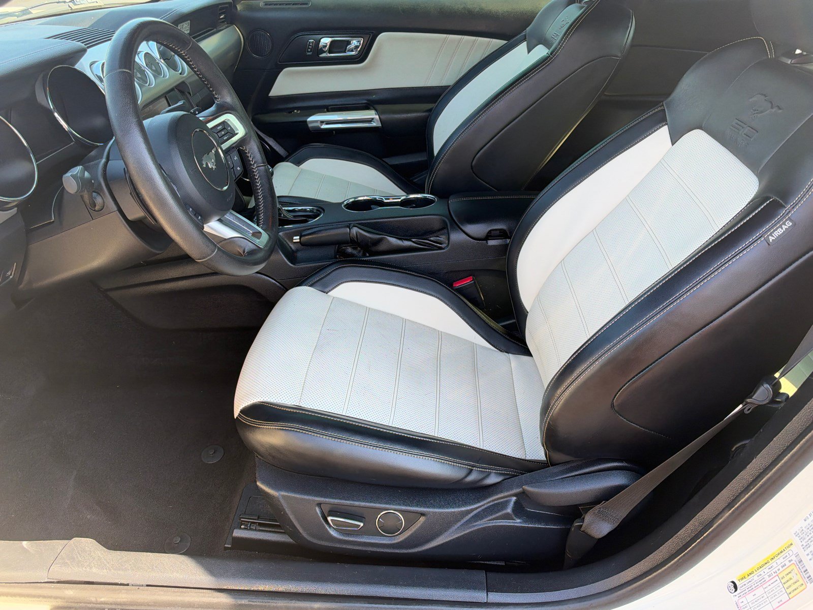 Used 2015 Ford Mustang 50 Years RWD image 9