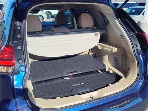 Used 2019 Nissan Rogue SV image 27