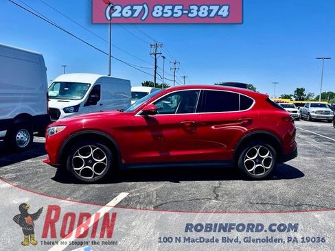 Used 2018 Alfa Romeo Stelvio AWD image 4