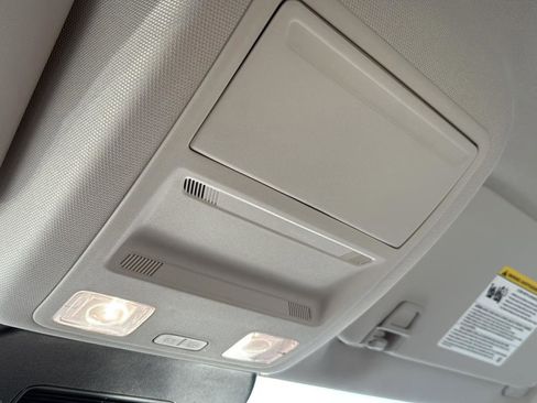 Certified 2025 Ford Escape Platinum w/ Class II Trailer Tow Package image 23