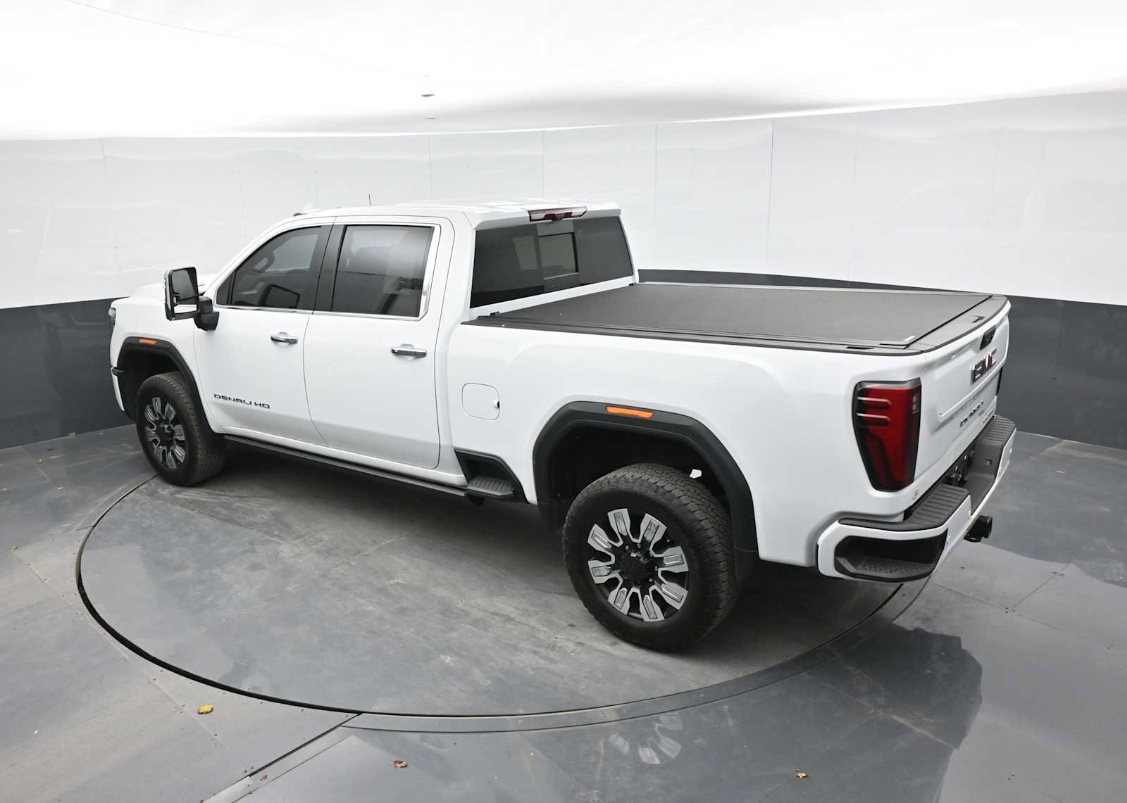 Used 2024 GMC Sierra 2500 Denali w/ Denali Reserve Package AWD/4WD image 11