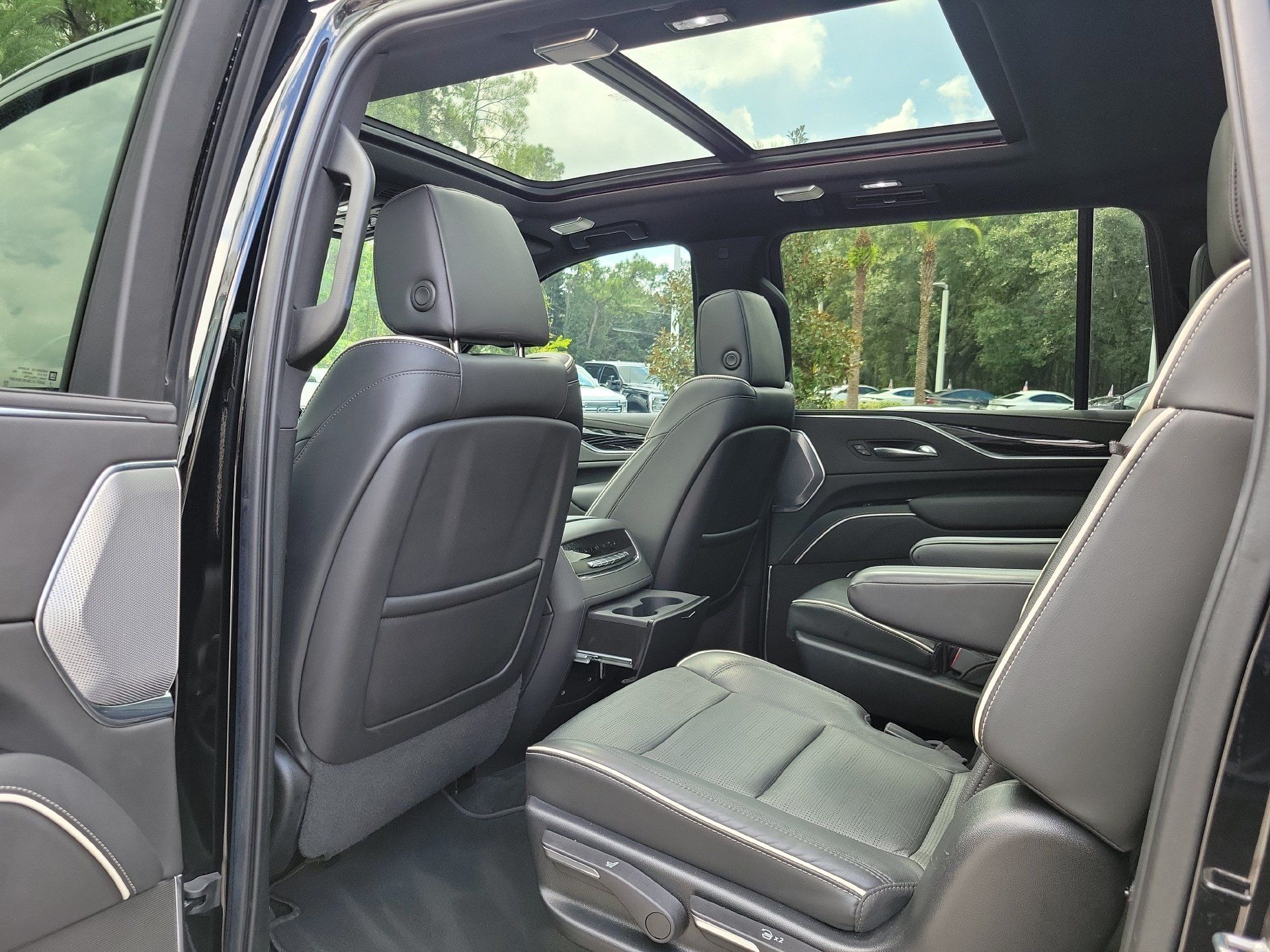 Used 2022 Cadillac Escalade ESV Sport w/ Touring Package AWD/4WD image 17