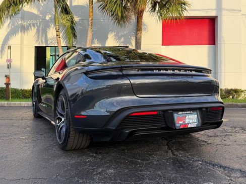Used 2020 Porsche Taycan Turbo S image 35