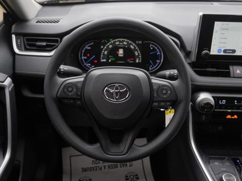 Used 2025 Toyota RAV4 LE AWD/4WD image 15