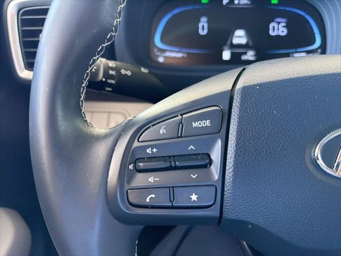 Certified 2024 Hyundai Venue Limited FWD image 28