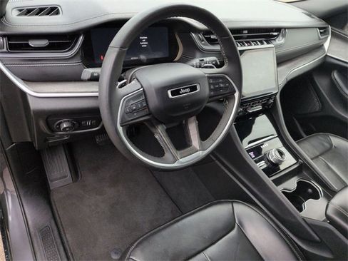 Used 2024 Jeep Grand Cherokee L Limited w/ Luxury Tech Group II image 11